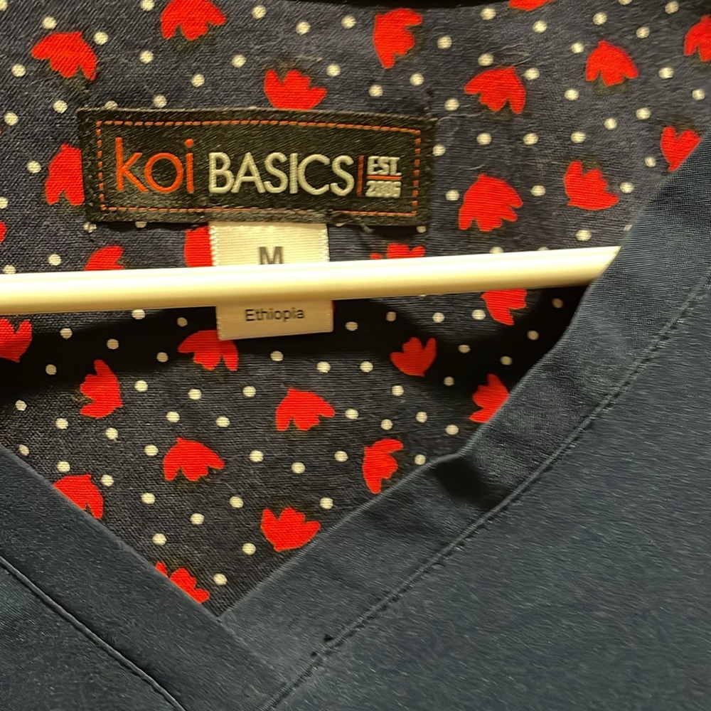 Koi Scrub top - Picture 2 of 4